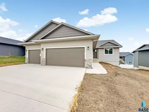 6809 W Viola Ct, Sioux Falls, SD 57107 photo 2