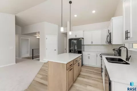 6809 W Viola Ct, Sioux Falls, SD 57107 photo 5
