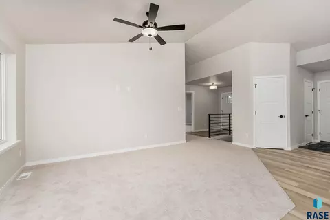 6809 W Viola Ct, Sioux Falls, SD 57107 photo 8