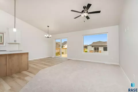 6809 W Viola Ct, Sioux Falls, SD 57107 photo 9