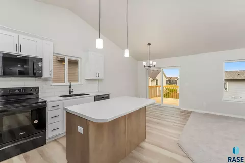 6809 W Viola Ct, Sioux Falls, SD 57107 photo 4