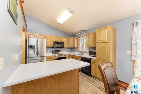 4435 E 38th St, Sioux Falls, SD 57103 photo 4