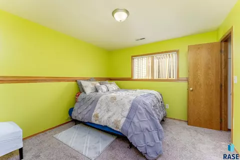 4435 E 38th St, Sioux Falls, SD 57103 photo 14