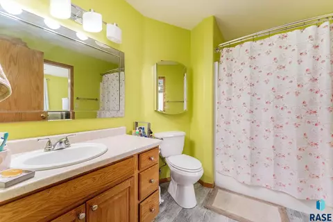 4435 E 38th St, Sioux Falls, SD 57103 photo 15