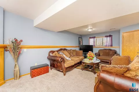 4435 E 38th St, Sioux Falls, SD 57103 photo 7