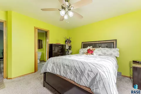 4435 E 38th St, Sioux Falls, SD 57103 photo 11