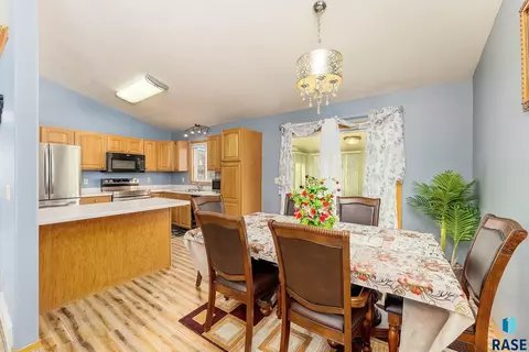 4435 E 38th St, Sioux Falls, SD 57103 photo 2