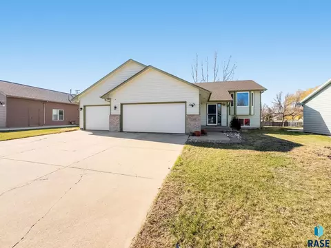 4435 E 38th St, Sioux Falls, SD 57103 photo 1