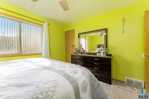 4435 E 38th St, Sioux Falls, SD 57103 photo 12