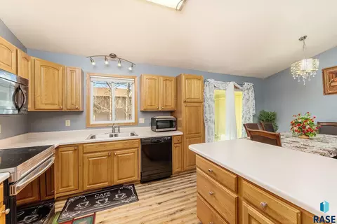 4435 E 38th St, Sioux Falls, SD 57103 photo 3