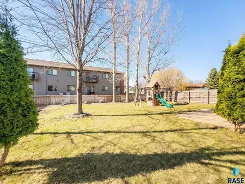 4435 E 38th St, Sioux Falls, SD 57103 photo 17