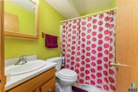 4435 E 38th St, Sioux Falls, SD 57103 photo 16