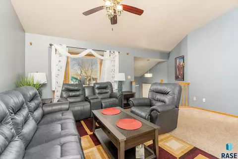 4435 E 38th St, Sioux Falls, SD 57103 photo 5