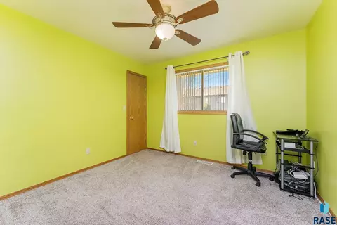 4435 E 38th St, Sioux Falls, SD 57103 photo 13