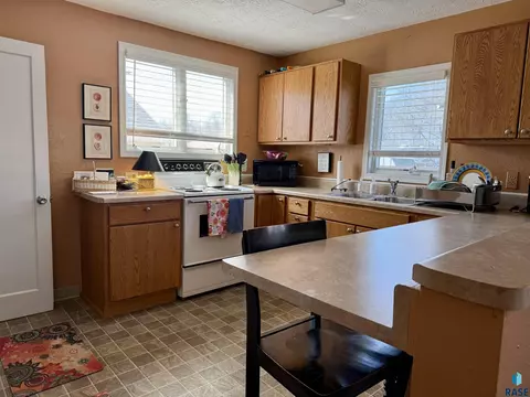 829 W 4th Ave, Mitchell, SD 57301 photo 11