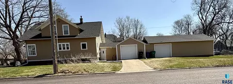 829 W 4th Ave, Mitchell, SD 57301 photo 3