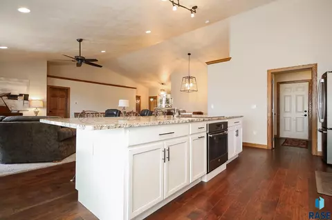129 S Leslie Dr, Garretson, SD 57030 photo 10