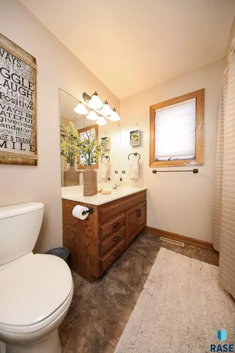 129 S Leslie Dr, Garretson, SD 57030 photo 23