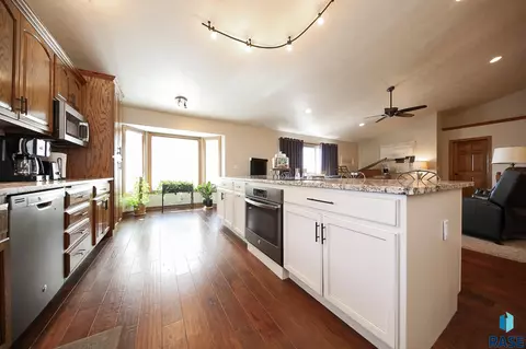 129 S Leslie Dr, Garretson, SD 57030 photo 11
