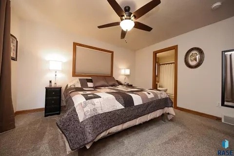 129 S Leslie Dr, Garretson, SD 57030 photo 16