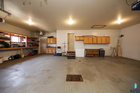 129 S Leslie Dr, Garretson, SD 57030 photo 26