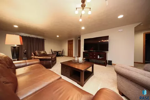 129 S Leslie Dr, Garretson, SD 57030 photo 19
