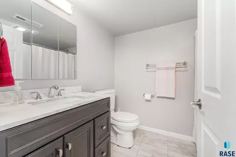 2413 E 18th St, Sioux Falls, SD 57103 photo 10