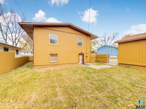 2413 E 18th St, Sioux Falls, SD 57103 photo 13