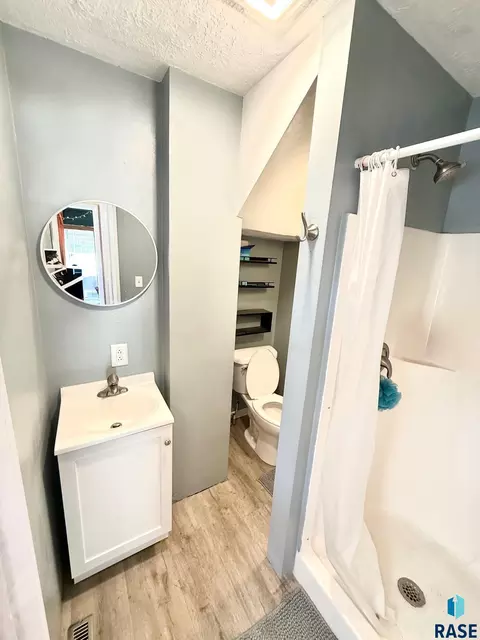 1108 W 3rd Ave, Mitchell, SD 57301 photo 9