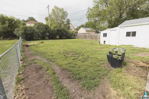1108 W 3rd Ave, Mitchell, SD 57301 photo 30