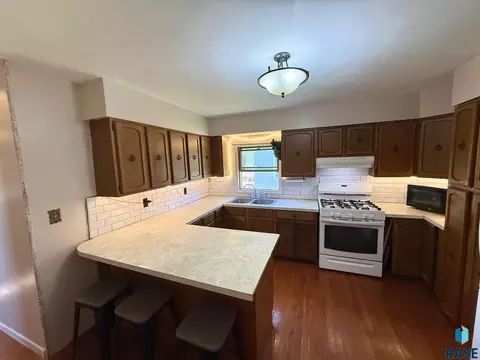 1108 W 3rd Ave, Mitchell, SD 57301 photo 6