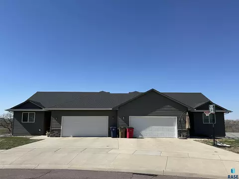 1322 N Archer Dr, Sioux Falls, SD 57103 photo 1