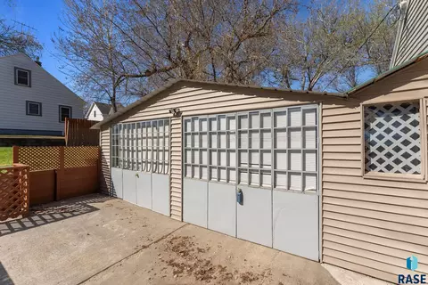1219 N Spring Ave, Sioux Falls, SD 57104 photo 8