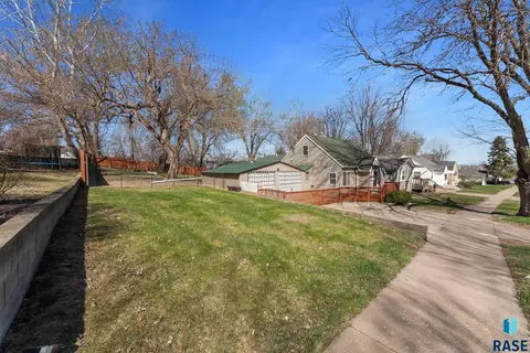 1219 N Spring Ave, Sioux Falls, SD 57104 photo 6
