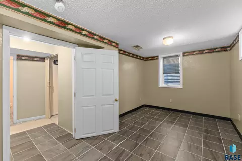 1219 N Spring Ave, Sioux Falls, SD 57104 photo 35