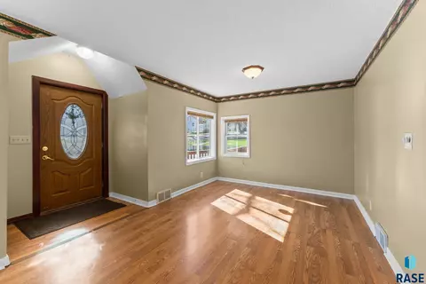 1219 N Spring Ave, Sioux Falls, SD 57104 photo 13