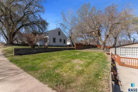 1219 N Spring Ave, Sioux Falls, SD 57104 photo 5