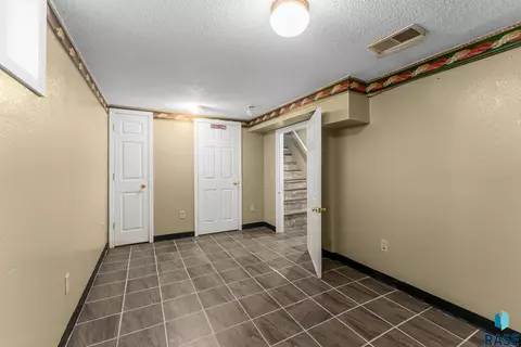 1219 N Spring Ave, Sioux Falls, SD 57104 photo 34