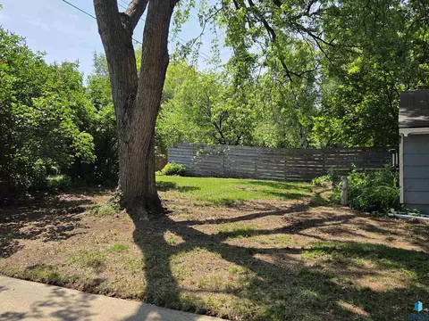 201 E 31st St, Sioux Falls, SD 57105 photo 4