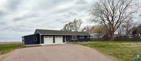 40537 254th St, Mitchell, SD 57301 photo 2