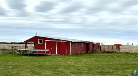 40537 254th St, Mitchell, SD 57301 photo 5