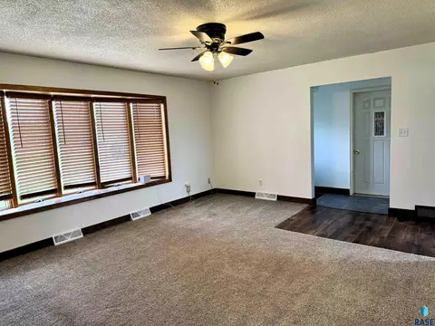 40537 254th St, Mitchell, SD 57301 photo 7