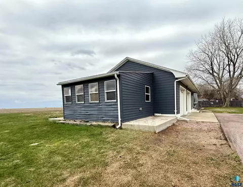 40537 254th St, Mitchell, SD 57301 photo 3