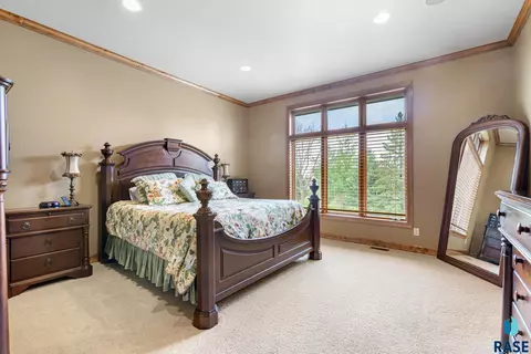 217 E Pinehurst Dr, Sioux Falls, SD 57108 photo 16