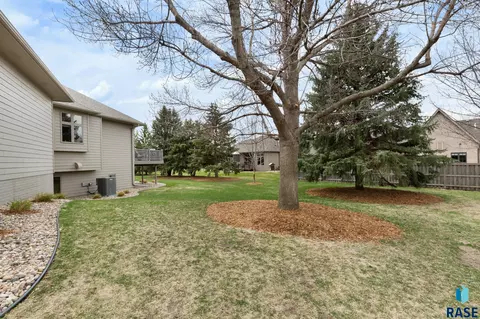 217 E Pinehurst Dr, Sioux Falls, SD 57108 photo 34