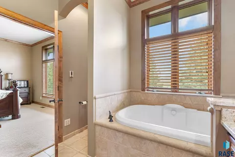 217 E Pinehurst Dr, Sioux Falls, SD 57108 photo 18
