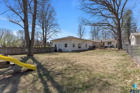 602 E 12th St, Dell Rapids, SD 57022 photo 35