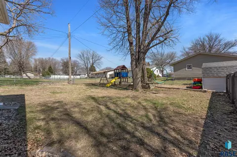 602 E 12th St, Dell Rapids, SD 57022 photo 39