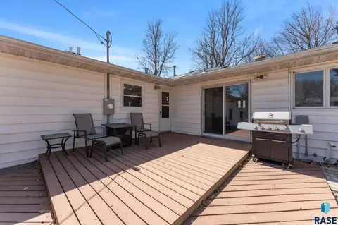602 E 12th St, Dell Rapids, SD 57022 photo 37
