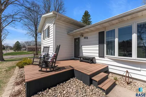 602 E 12th St, Dell Rapids, SD 57022 photo 4